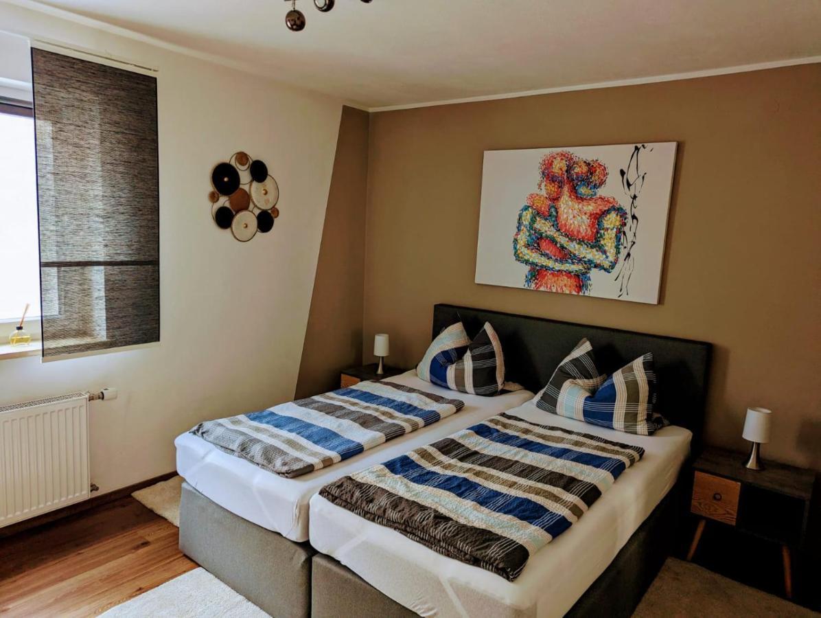 Ferienwohnung Jobst - Ruhig Mit Blick Ins Gruene Nittenau Exterior foto